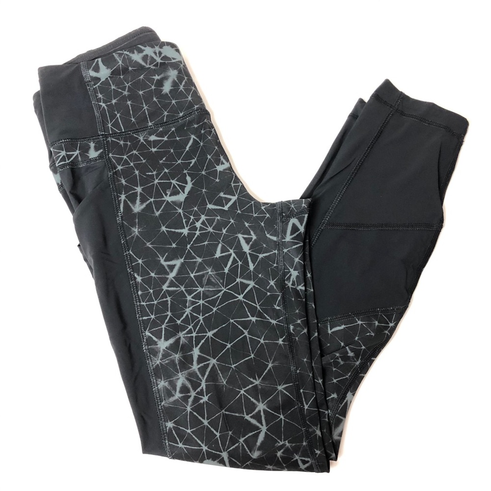 LULULEMON grey black leggings pattern